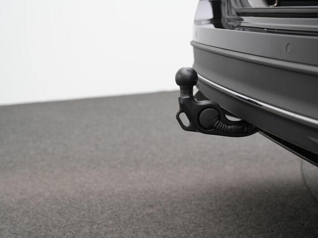 Volkswagen PASSAT Variant 1.5 eTSI 150 pk DSG Business | Trekhaak | 360 camera | Leder/alcantara | Stuur-/stoelverwarming | Massage