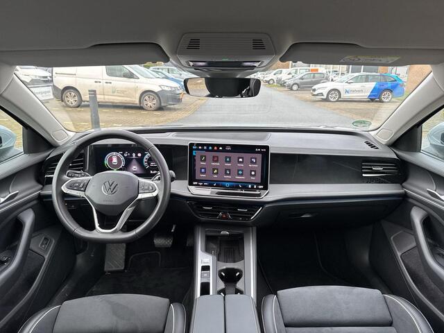Volkswagen PASSAT Variant 1.5 eHybrid Business | Trekhaak | ACC | HUD | Stoelverwarming |