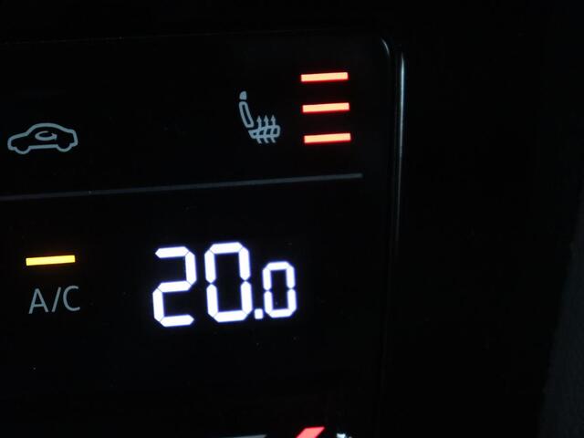 Volkswagen PASSAT 1.5 TSI R-Line | Panoramadak | Trekhaak | Matrix LED | Stoelverwarming | Adaptive cruise | Leder/Alcantara | Camera | Carplay | Keyless | Climate control | Parkeerhulp