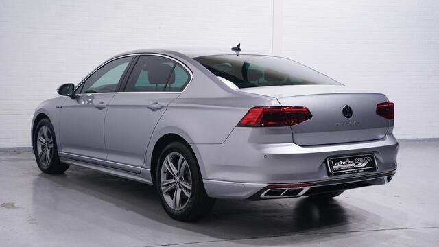 Volkswagen PASSAT 1.5 TSI R-Line Business + Rijklaar! Navi Stoel- en voorruitverwarming Led matrix Apple Carplay Camera 1e Eig. NAP