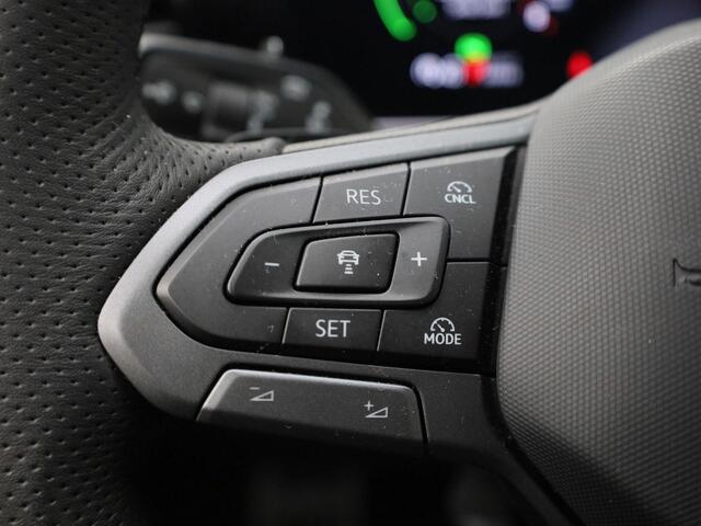 Volkswagen PASSAT Variant 1.5eHybrid 200kW/272PK R-Line DSG · Panoramadak · Leder · 360°Camera · Trekhaak · Garantie t/m 16-03-2030 of 100000km.