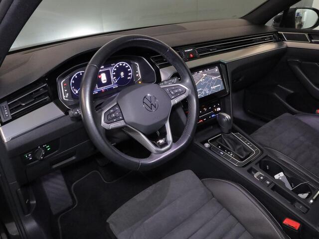 Volkswagen PASSAT Variant 1.5 TSI R-Line Business 150 pk Automaat (DSG) | Verlengde garantie | Navigatie | Parkeersensoren | Achteruitrijcamera | Stoelverwarming |