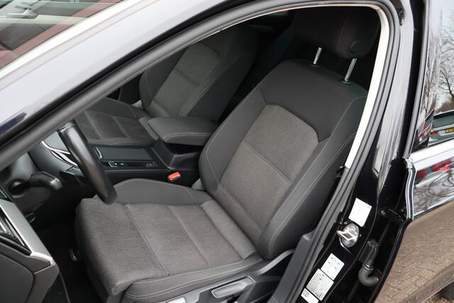 Volkswagen PASSAT Variant 1.5 TSI Comfortline Business | Origineel NL | Trekhaak | ACC | Navigatie | PDC | Rijklaar! |