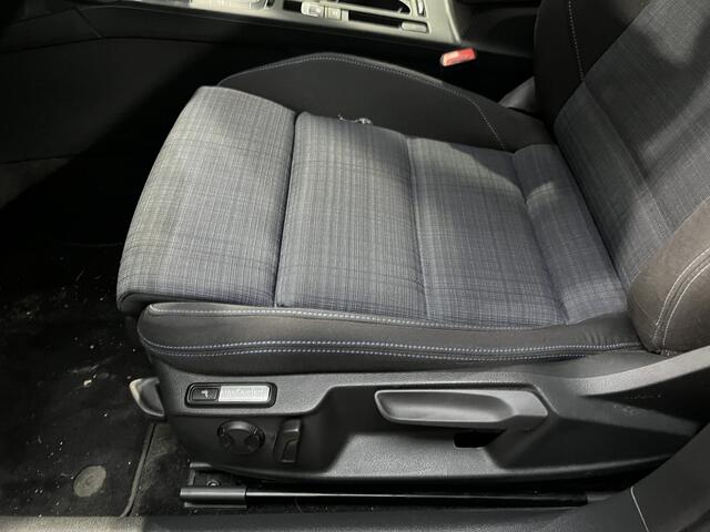 Volkswagen PASSAT Variant 1.4 TSI PHEV GTE Business / AUTOMAAT/ PANO/ TREKHAAK/ APP-CONNECT/ STOELVERWARM./ KEYLESS/ PARK. SENSOREN + CAMERA/ LED/ CLIMA/ NAVI/ ADAPT. CRUISE/ 18'' LMV