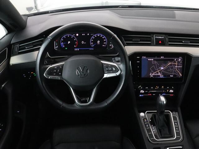 Volkswagen PASSAT 1.5 TSI R-Line | Nappaleder | Stoelverwarming | Camera | Carplay | Massage | Memory | Side Assist | Navigatie | Matrix LED | Adaptive cruise