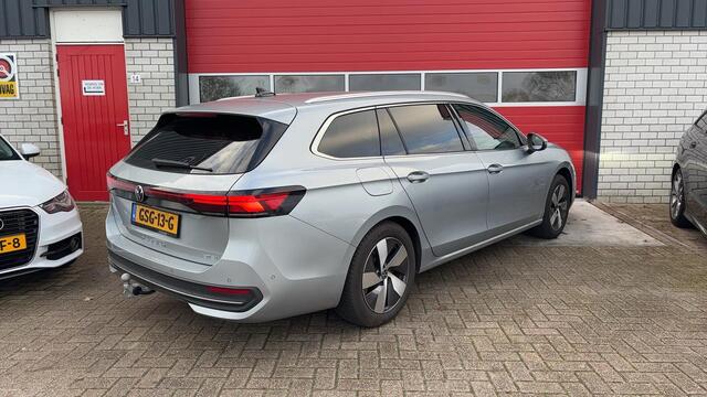 Volkswagen PASSAT Variant 1.5 eTSI Elegance Business TREKHAAK / FULL LED / CAMERA / STOELVERW / STUURVERW / CARPLAY / KEYLESS / NIEUWSTAAT!