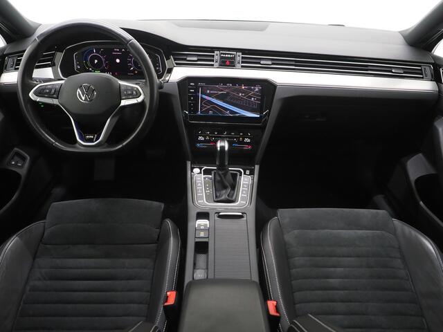 Volkswagen PASSAT Variant 1.4 TSI PHEV GTE | Panoramadak | Massage | Dynaudio | 360 | Trekhaak | Keyless | Memory