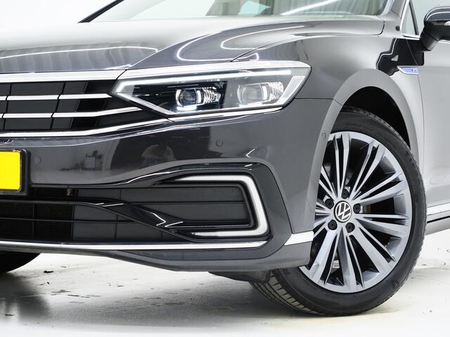 Volkswagen PASSAT Variant 1.4 TSI PHEV GTE | Panoramadak | Massage | Dynaudio | 360 | Trekhaak | Keyless | Memory