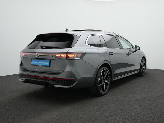 Volkswagen PASSAT Variant 1.5 eHybrid 272 pk DSG R-Line Edition | Panoramdak | Leder | Geheugenstoel-/massagestoelen | Adaptief onderstel | Rondomzicht camera | Stoelventilatie
