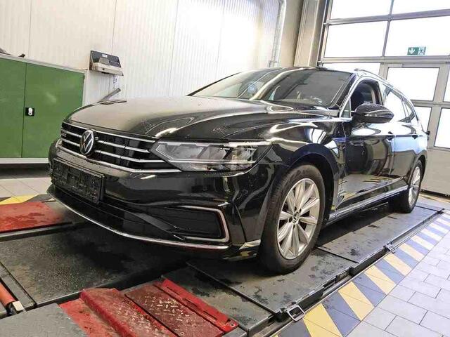 Volkswagen PASSAT Variant 1.4 TSI PHEV GTE Business | Wordt verwacht | Pano | Trekhaak | Camera