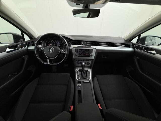 Volkswagen PASSAT Variant T150PK AUT-7 Adap.Cruise Navi Camera Pdc-a+v Apple Carplay Android Auto Ecc ERGO Active Stoel Connected Series Plus Lmv Regen-Lichtsensor Isofix Privacy Glas 1600kg Trekvermogen ¤ 45.000,- nieuw A-label Euro6 !