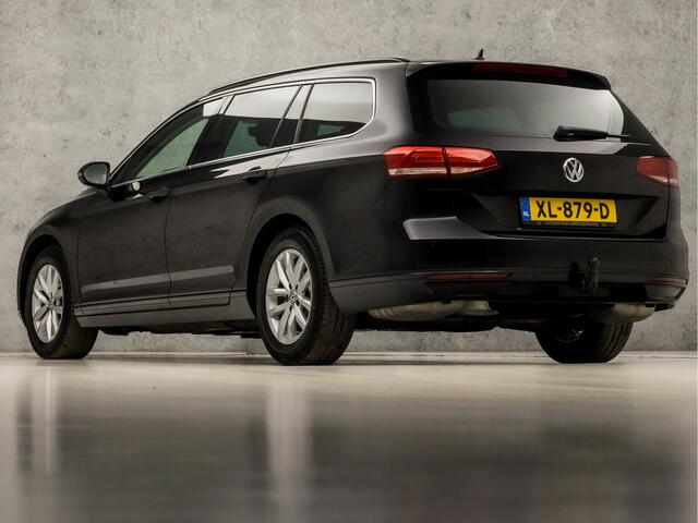 Volkswagen PASSAT Variant 1.4 TSI ACT Highline 150Pk Automaat (APPLE CARPLAY, GROOT NAVI, CLIMATE, STOELVERWARMING, KEYLESS, SPORTSTOELEN, GETINT GLAS, TREKHAAK, ADAPTIVE CRUISE, NIEUWE APK, NIEUWSTAAT)