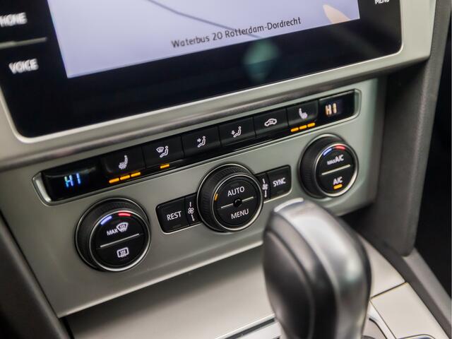 Volkswagen PASSAT Variant 1.4 TSI ACT Highline 150Pk Automaat (APPLE CARPLAY, GROOT NAVI, CLIMATE, STOELVERWARMING, KEYLESS, SPORTSTOELEN, GETINT GLAS, TREKHAAK, ADAPTIVE CRUISE, NIEUWE APK, NIEUWSTAAT)