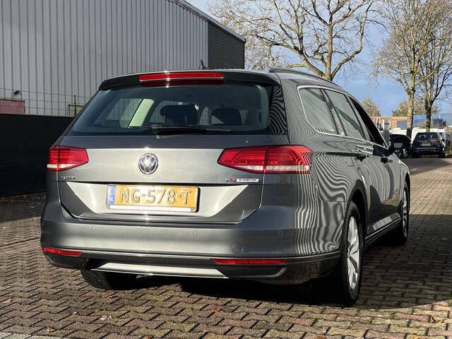 Volkswagen PASSAT Variant 1.4 TSI ACT Connect Series | Navigatie | Stoelverwarming