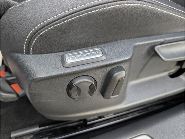 Volkswagen PASSAT Variant 1.5 TSI R-Line Business+