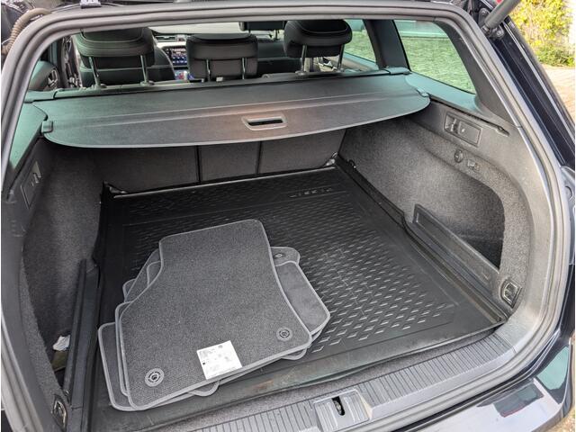 Volkswagen PASSAT Variant 1.5 TSI R-Line Business+