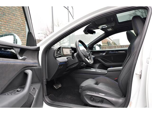 Volkswagen PASSAT Variant 2.0 TDI R-Line Business Panoramadak, Trekhaak, Lederen s