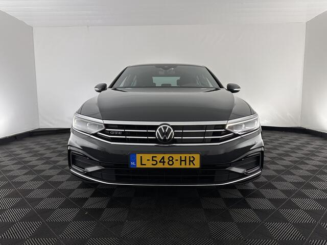 Volkswagen PASSAT 1.4 TSI Phev GTE Business (INCL-BTW) Aut. *FULL-LED | DIGI-COCKPIT | ADAPTIVE-CRUISE | NAVI-FULLMAP | KEYLESS | DAB+ | COMFORT-SEATS | SHIFTPADDLES | PRIVACY-GLASS | PDC | CAMERA | CARPLAY | 17''ALU*