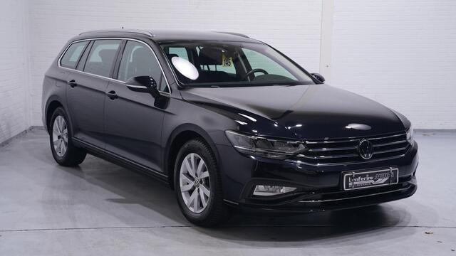 Volkswagen PASSAT Variant 1.5 TSI Business Wegklapbare trekhaak Navi Camera Apple Carplay Voorruitverwarming Virtual cockpit NAP Led koplampen Rijklaar!