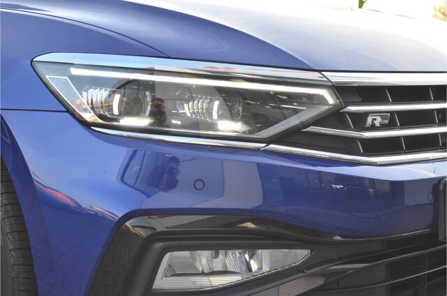 Volkswagen PASSAT Variant 1.5 TSI 2X R-Line Pano | Vol Leer | Camera | Carplay Stoelmassage | Elekt verst. | Trekhaak
