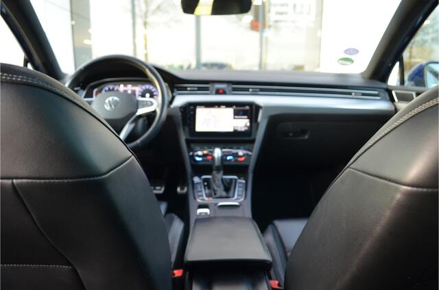 Volkswagen PASSAT Variant 1.5 TSI 2X R-Line Pano | Vol Leer | Camera | Carplay Stoelmassage | Elekt verst. | Trekhaak