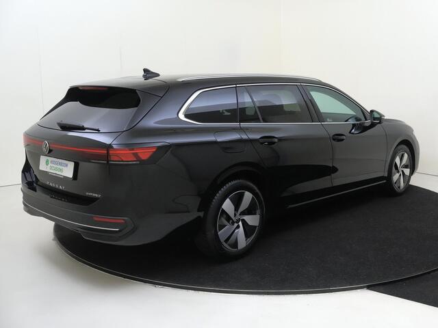 Volkswagen PASSAT Variant 1.5 eHybrid Business | Trekhaak | Achteruitrijcamera | Head-up display | 3-zone airco | Dodehoek detectie | Adaptieve cruise control | Stoel- en stuurwielverwarming |