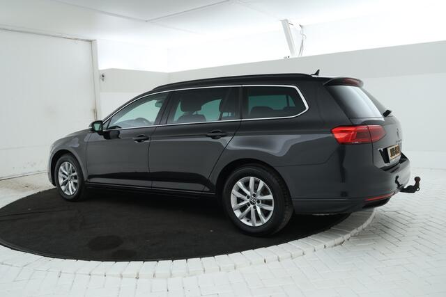 Volkswagen PASSAT Variant 1.5 TSI Elegance Business R Trekhaak, Navigatie, Stoelverwarming!