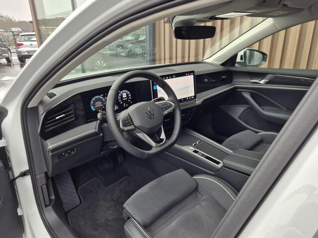 Volkswagen PASSAT Variant 1.5 eTSI Business | BTW | Virtual | Massage | Stuur-stoelverw. | Carplay