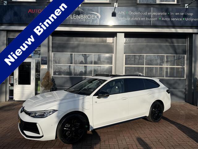 Volkswagen PASSAT Variant 1.5 eHybrid R-Line Edition | 272 Pk AutomaatMatrix LED | Panoramadak | Head-Up | Black Style | Trekhaak | 18" | 40.050 Km!!