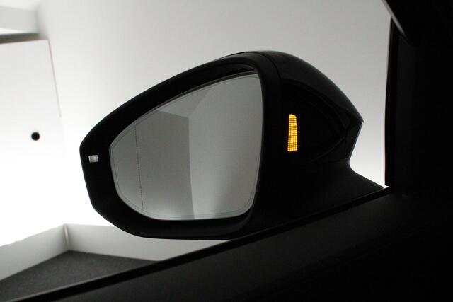 Volkswagen PASSAT Variant 1.5 eHybrid 204pk R-Line Edition Black Style Trekhaak Camera Head-Up Panoramadak Leder Memory Stoelverwarming Keyless Navigatie