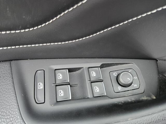 Volkswagen PASSAT Variant 1.5 TSI R-Line Business +