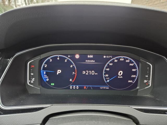 Volkswagen PASSAT Variant 1.5 TSI R-Line Business +