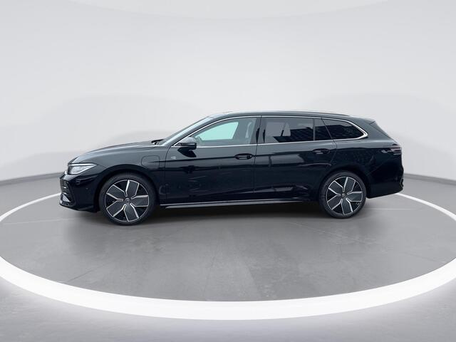 Volkswagen PASSAT Variant R-Line Edition 1.5 eHybrid 204 pk 6 versn. DSG · Multimedia pakket plus · High-end geluidsysteem 'Harman Kardon' · Prijs incl. inruilpremie · MEGA Sale
