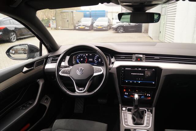 Volkswagen PASSAT Variant 1.5 TSI 150pk DSG R-Line Business Plus -PANO-