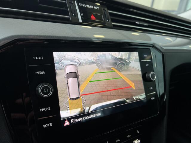 Volkswagen PASSAT Variant 1.4 TSI 218pk DSG PHEV GTE Business / Achteruitrij camera / Stoelverwarming voor / Parkeer assistent / 17'' LMV