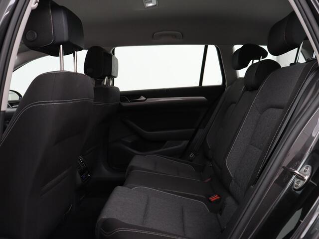 Volkswagen PASSAT 1.4 TSI PHEV GTE | Stoelverwarming | Camera | Carplay | Navigatie | Matrix LED | Adaptive cruise | Climate control | Bluetooth | Parkeerhulp | Plug In