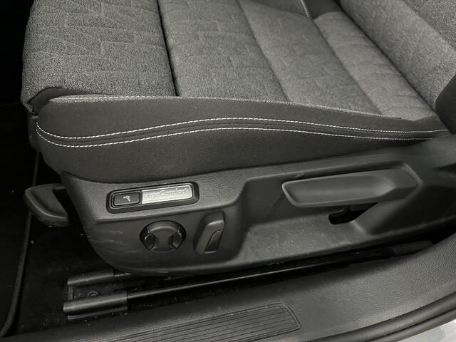 Volkswagen PASSAT Variant 1.4 TSI PHEV GTE / AUTOMAAT/ PANO/ TREKHAAK/ ELEK.ACHTERKLEP/ STOELVERWARMING/ PARK.SENSOREN V+A/ 360 CAMERA/ KEYLESS/ APP-CONNECT/ ACC/ NAVI/ DAB/ CLIMA/ 17'' LMV