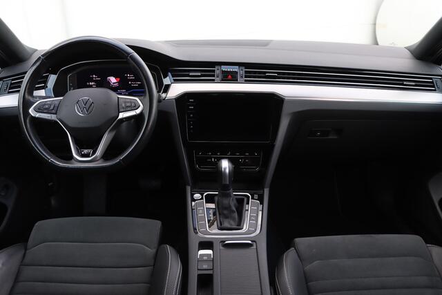 Volkswagen PASSAT Variant 1.5 TSI R-Line Business + 150pk DSG7 | Stoelverwarming | Carplay | Camera | IQ. Drive