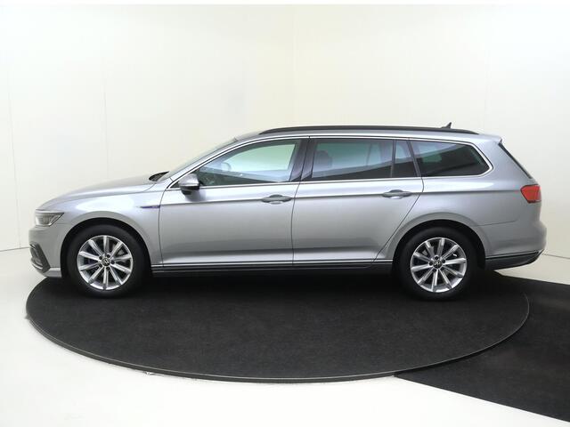 Volkswagen PASSAT Variant 1.4 TSI PHEV GTE Business | LED matrix verlichting | Navigatie | Achteruitrijcamera | 3-zone airco | CarPlay | Adaptieve cruise control | Elektrische achterklep |