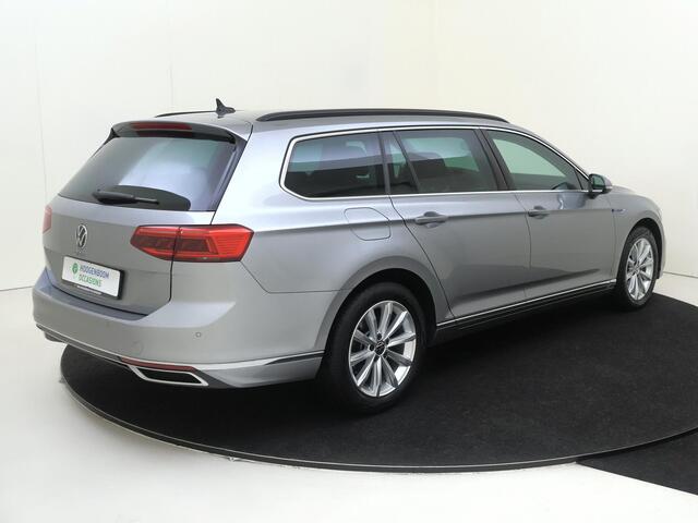Volkswagen PASSAT Variant 1.4 TSI PHEV GTE Business | LED matrix verlichting | Navigatie | Achteruitrijcamera | 3-zone airco | CarPlay | Adaptieve cruise control | Elektrische achterklep |