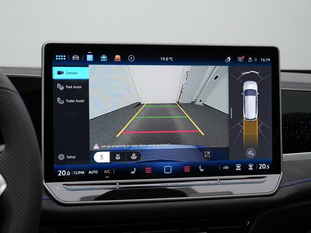 Volkswagen PASSAT Variant 1.5 eHybrid 272 pk R-Line | Panoramadak | Trekhaak | Adaptief onderstel | Head-up display | IQ Light