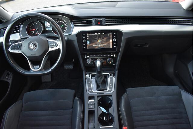 Volkswagen PASSAT Variant 1.5 TSI R-line Business Matrix LED, Elek. trekhaak, Adaptive cruise, Camera, Massage