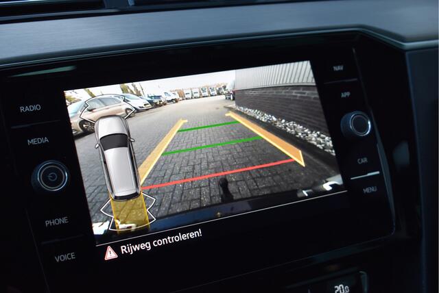 Volkswagen PASSAT Variant 1.5 TSI R-line Business Matrix LED, Elek. trekhaak, Adaptive cruise, Camera, Massage