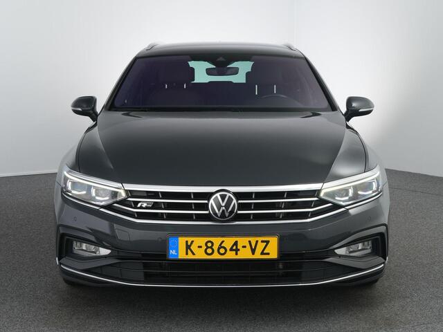 Volkswagen PASSAT Variant 1.5 TSI R-Line Business + | Carplay | IQ Matrix | Trekhaak | Camera |