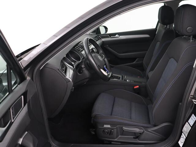 Volkswagen PASSAT 1.4 TSI PHEV GTE | Stoelverwarming | Adaptive cruise | Carplay | Navigatie | 18'' | Matrix LED | Parkeerhulp | Bluetooth | Plug In