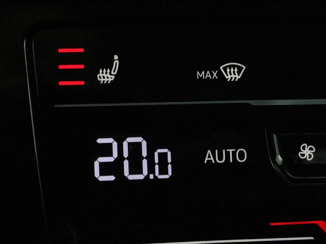 Volkswagen PASSAT 1.4 TSI PHEV GTE | Trekhaak | Stoelverwarming | Stoelverwarming | Camera | Massage | Carplay | Matrix LED | Adaptive cruise | Navigatie | Park Assist | Climate control | Plug In