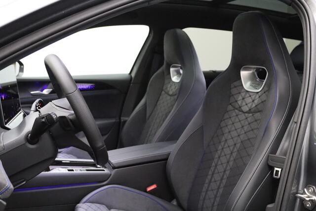 Volkswagen PASSAT Variant 1.5 eHybrid R-Line 272 PK PHEV, Panoramadak, Trekhaak, Black-Style, Head-Up, Massage