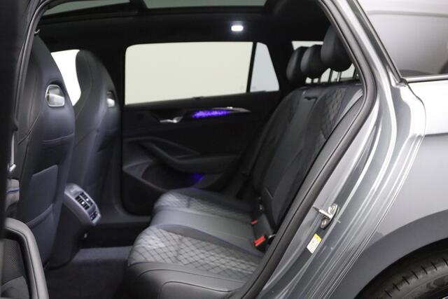 Volkswagen PASSAT Variant 1.5 eHybrid R-Line 272 PK PHEV, Panoramadak, Trekhaak, Black-Style, Head-Up, Massage