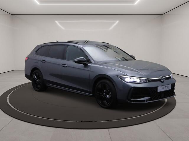 Volkswagen PASSAT Variant 1.5 eHybrid R-Line 272 PK PHEV, Panoramadak, Trekhaak, Black-Style, Head-Up, Massage