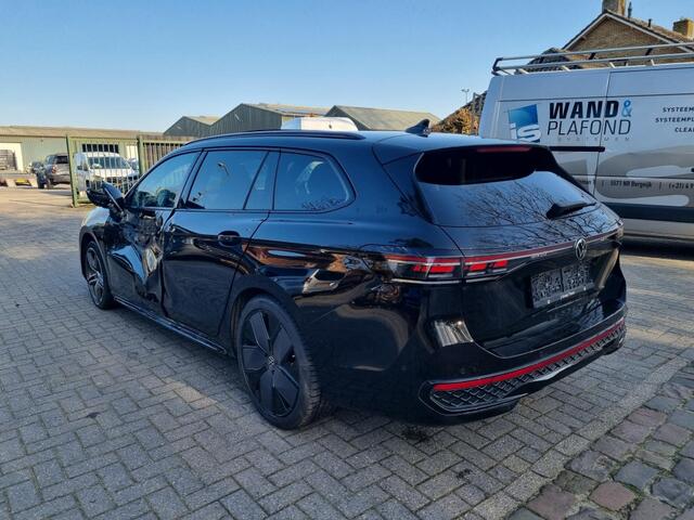 Volkswagen PASSAT Variant 1.5 eTSI DSG R-Line Pano Stoelverw Led